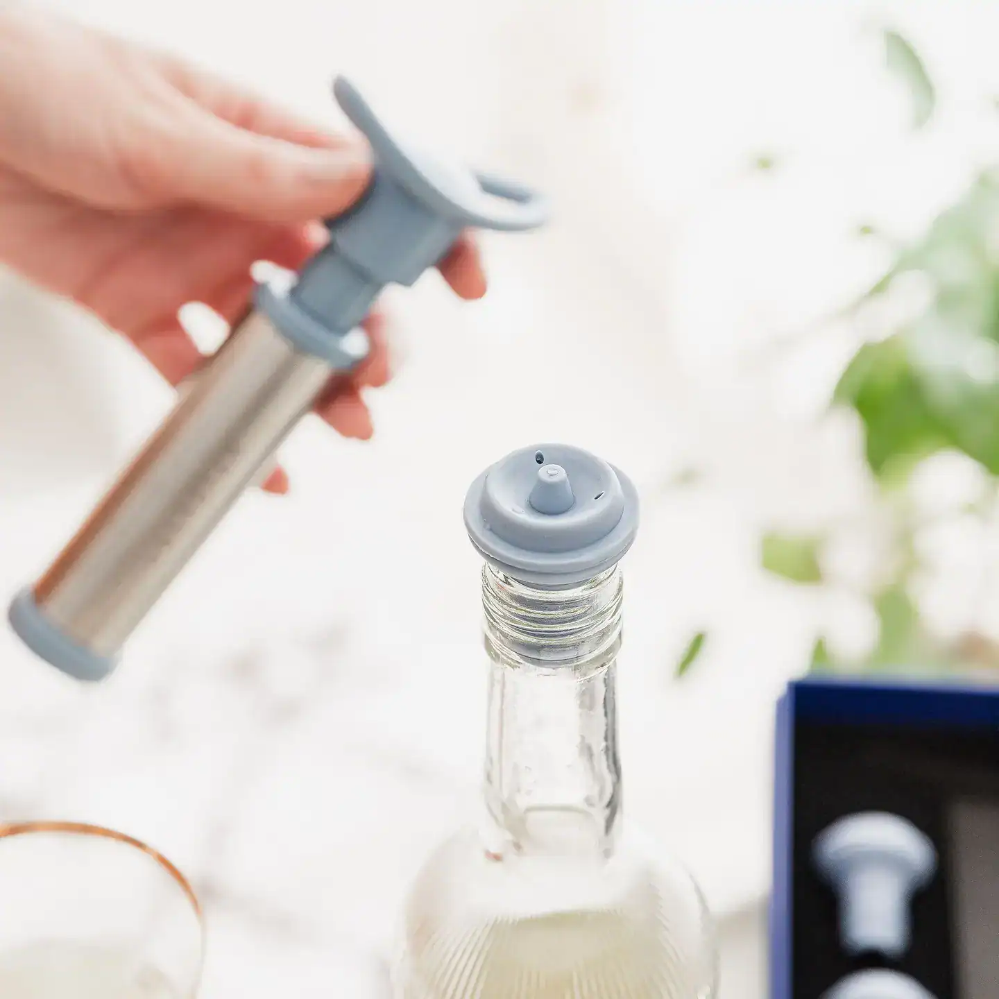 UBERSTAR Wine Saver - Vacuum Pump Preserver and Stopper Gift Set - Jaro Design Studio - 4 UBERSTAR Wine Saver - Vacuum Pump Preserver and Stopper Gift Set - Image 4
