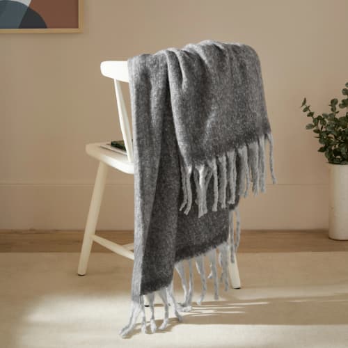Cozy Woven Tasselled Throw Charcoal - Image 5