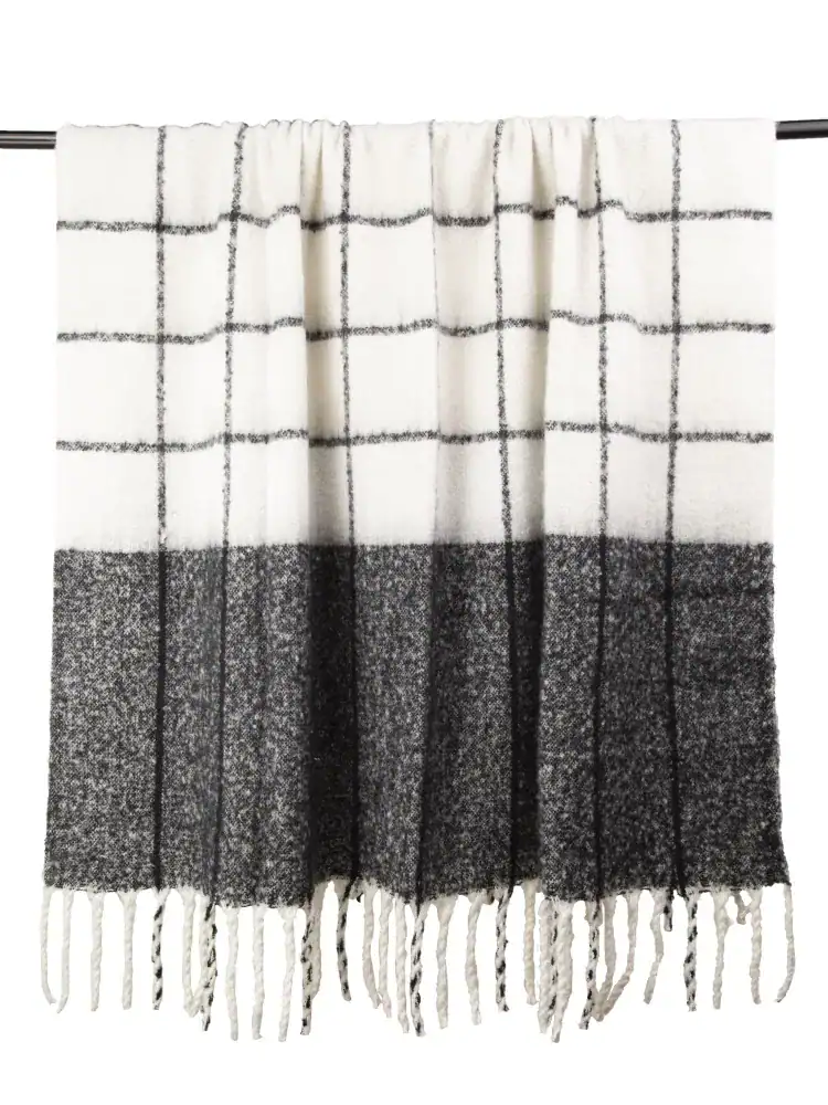 Malini Malmo Throw - Jaro Design Studio - 5 Malini Malmo Throw - Image 5